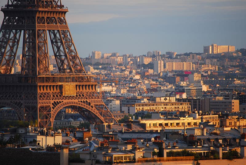 pied tour eiffel vue de paris