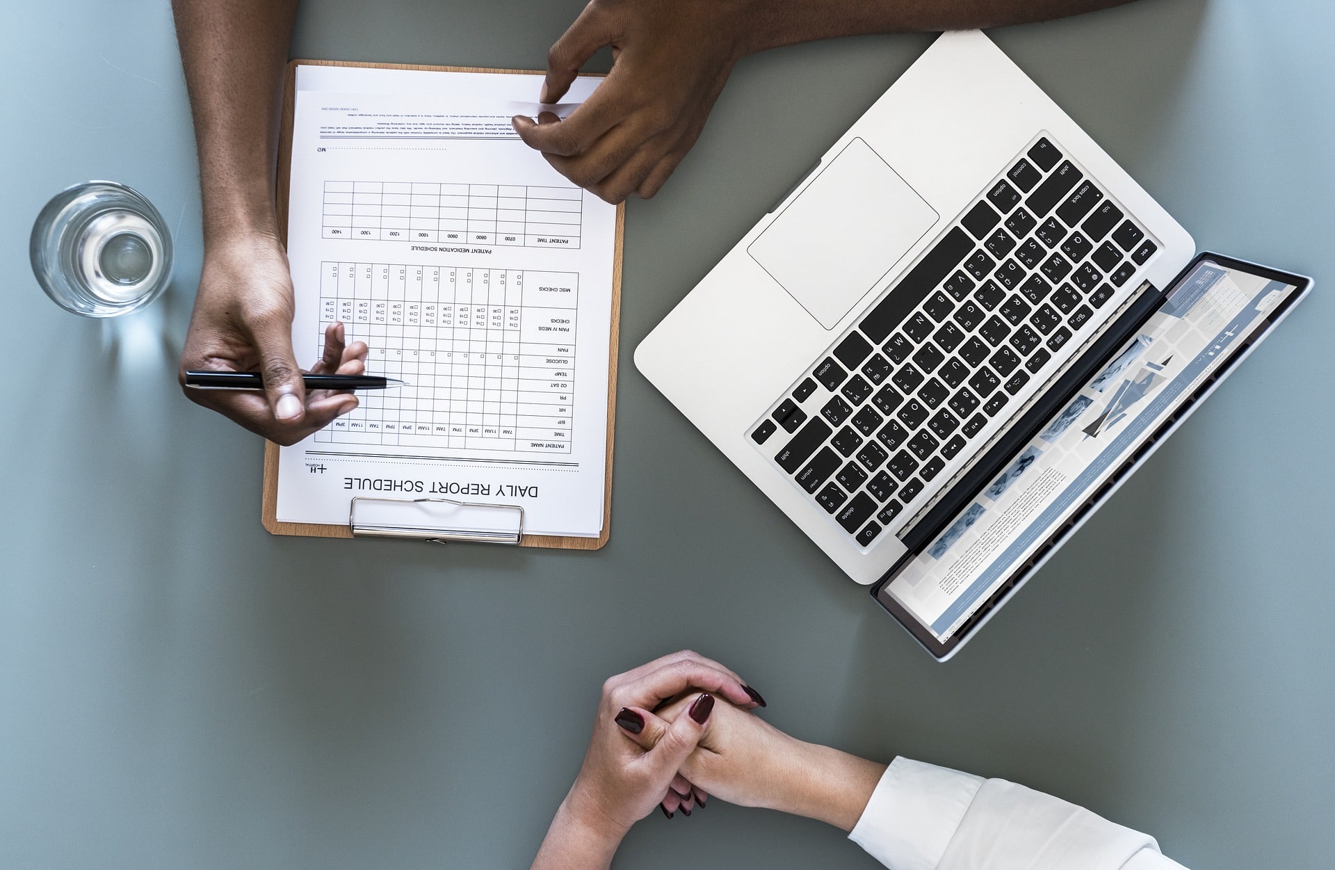 une medecin et son patient en consultation